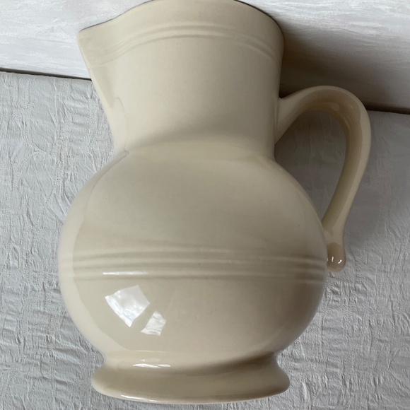 Emile Henry Le Poitier Créme Ivoire Serving Set Three (3) Pieces Pitchers & Bowl - Picture 5 of 16